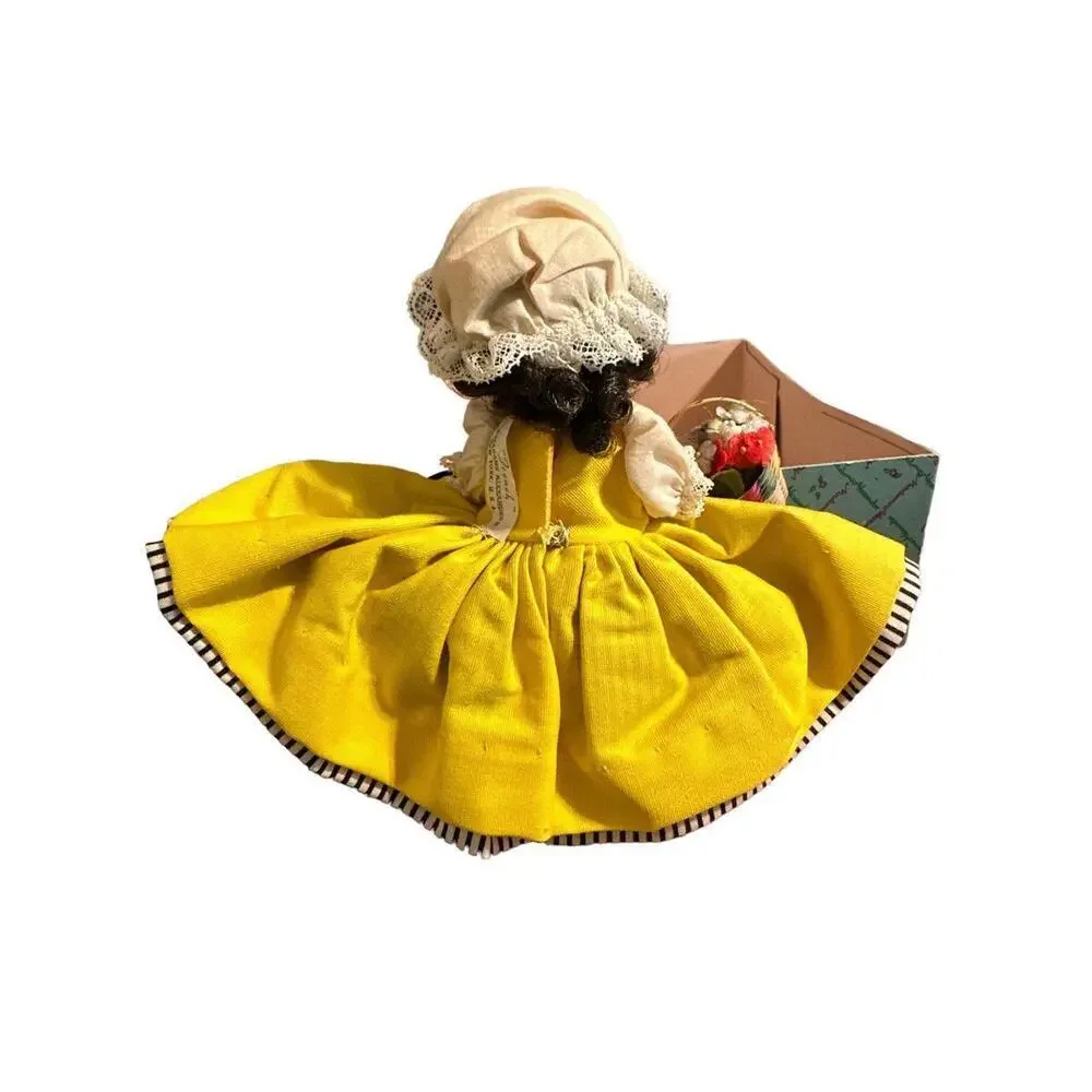 Doll French doll from the International  Madame Alexander  in amazing condition.
